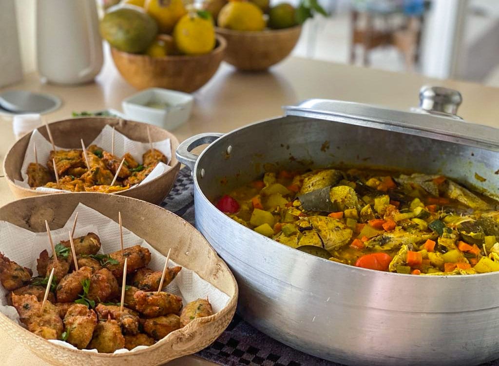 Lire la suite à propos de l’article Saveurs créoles et cocktails antillais : Guide des spécialités culinaires à découvrir en Martinique