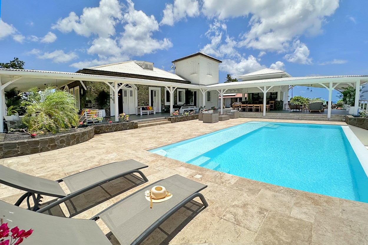 https://www.locations-vue-turquoise.com/fr/location/martinique/le-carbet/750/habitation-beauregard-location-villa-dexception-martinique-le-carbet-vue-mer