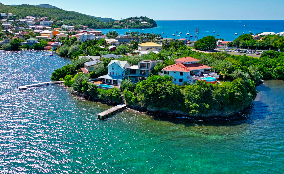 -20% villa Blanc Bleu Trois Ilets piscine ponton 5 ch 12 P.dès 2080 euros