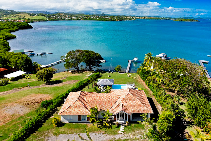 Villa de luxe en promo en martinique Ponton piscine