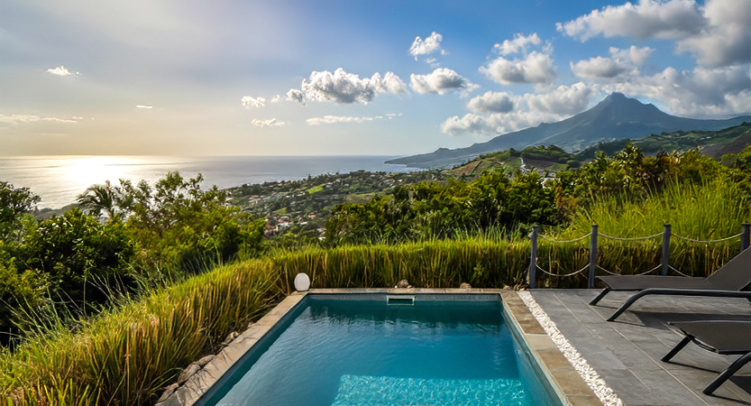 You are currently viewing Le Carbet dormir vivre au village du soleil couchant mer et sable noir