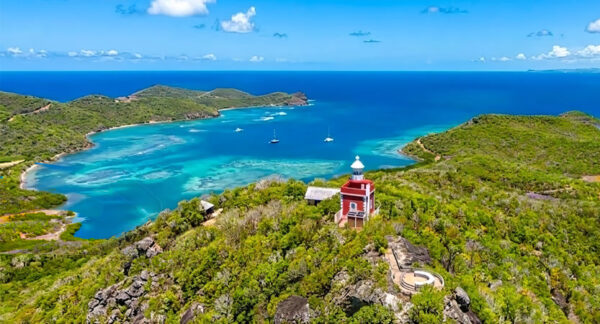 Lire la suite à propos de l’article Le phare de la Caravelle est-il le monument préféré des Français ? Votez Tartane